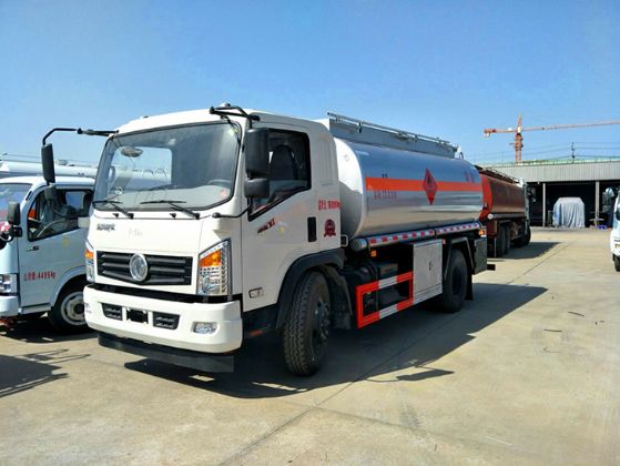 東風(fēng)御虎10噸加油車(chē) 東風(fēng)御虎10噸加油車(chē)