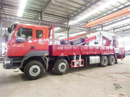 重汽豪沃180噸隨車(chē)吊 重汽豪沃180噸隨車(chē)吊